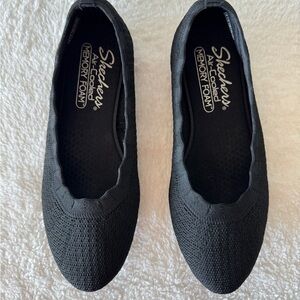 Skechers Women's Scallop Slip-On Stretch Fit Knit Flats Size 6 Casual Office